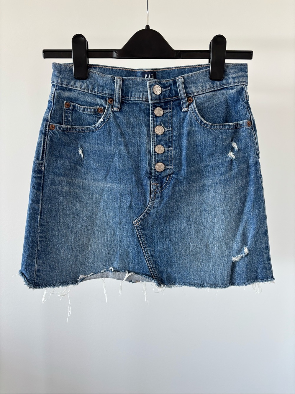 | GAP | Distressed Button-Front Denim Mini Skirt size 2/26